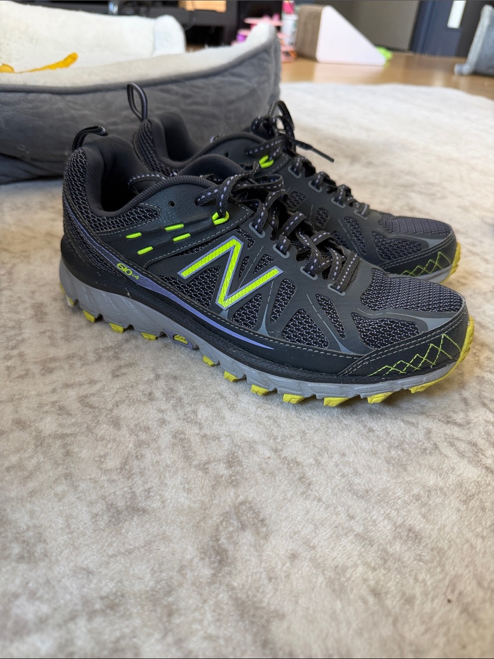 New Balance Women's Black/Gray 610v4 Trail Running Shoes
